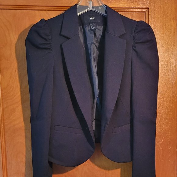 H&M Jackets & Blazers - H&M cropped blazer